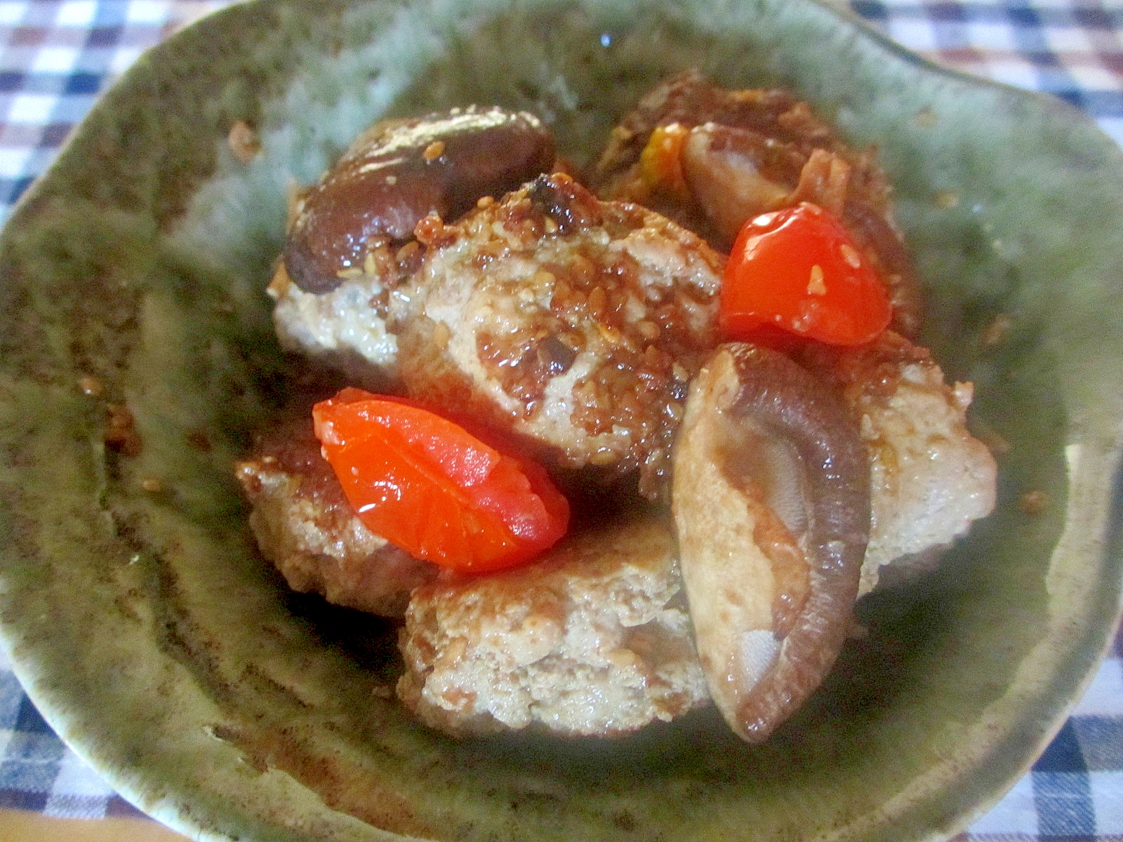 肉団子と椎茸、トマトのゴマ醤油