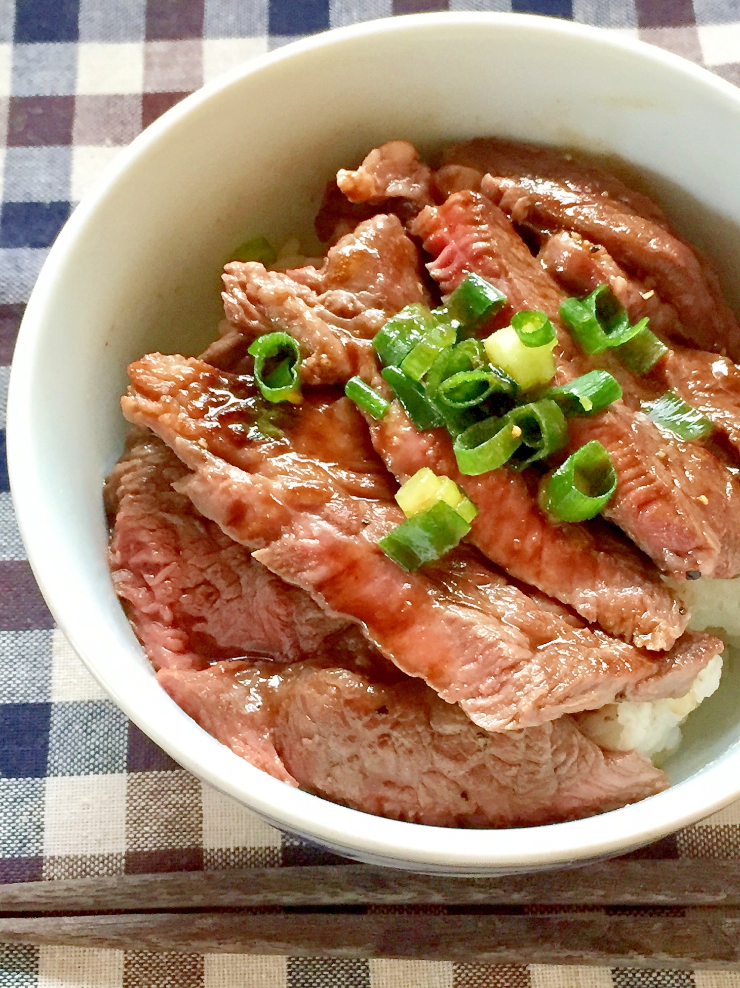 男子ウケ抜群 がっつりステーキ丼 レシピ 作り方 By みさきらりんず 楽天レシピ