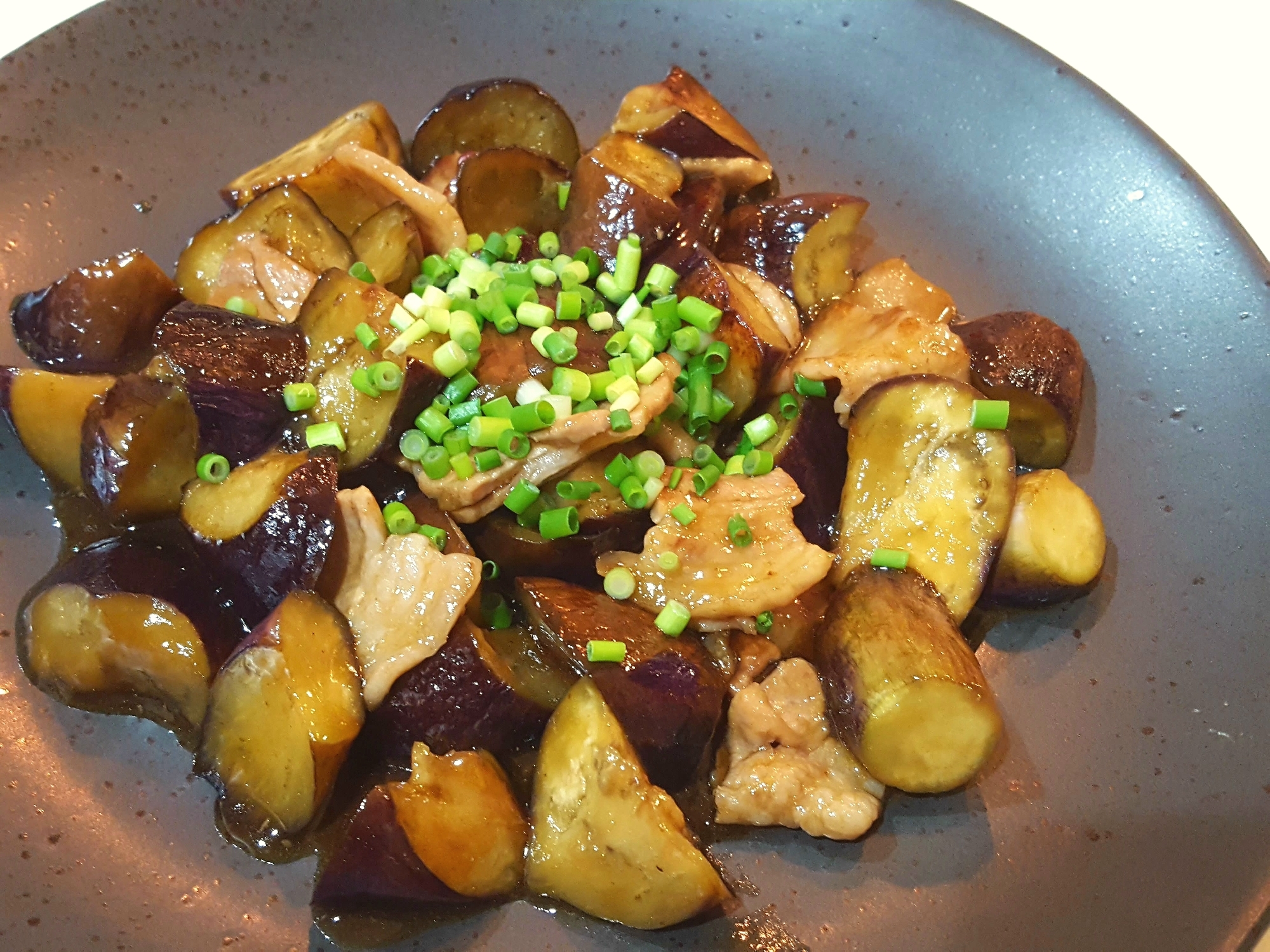 ご飯が進む◎なすと豚バラ肉の甘酢照り焼き