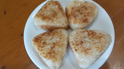 冷やご飯で焼きおにぎり☆夜食にどうぞ☆