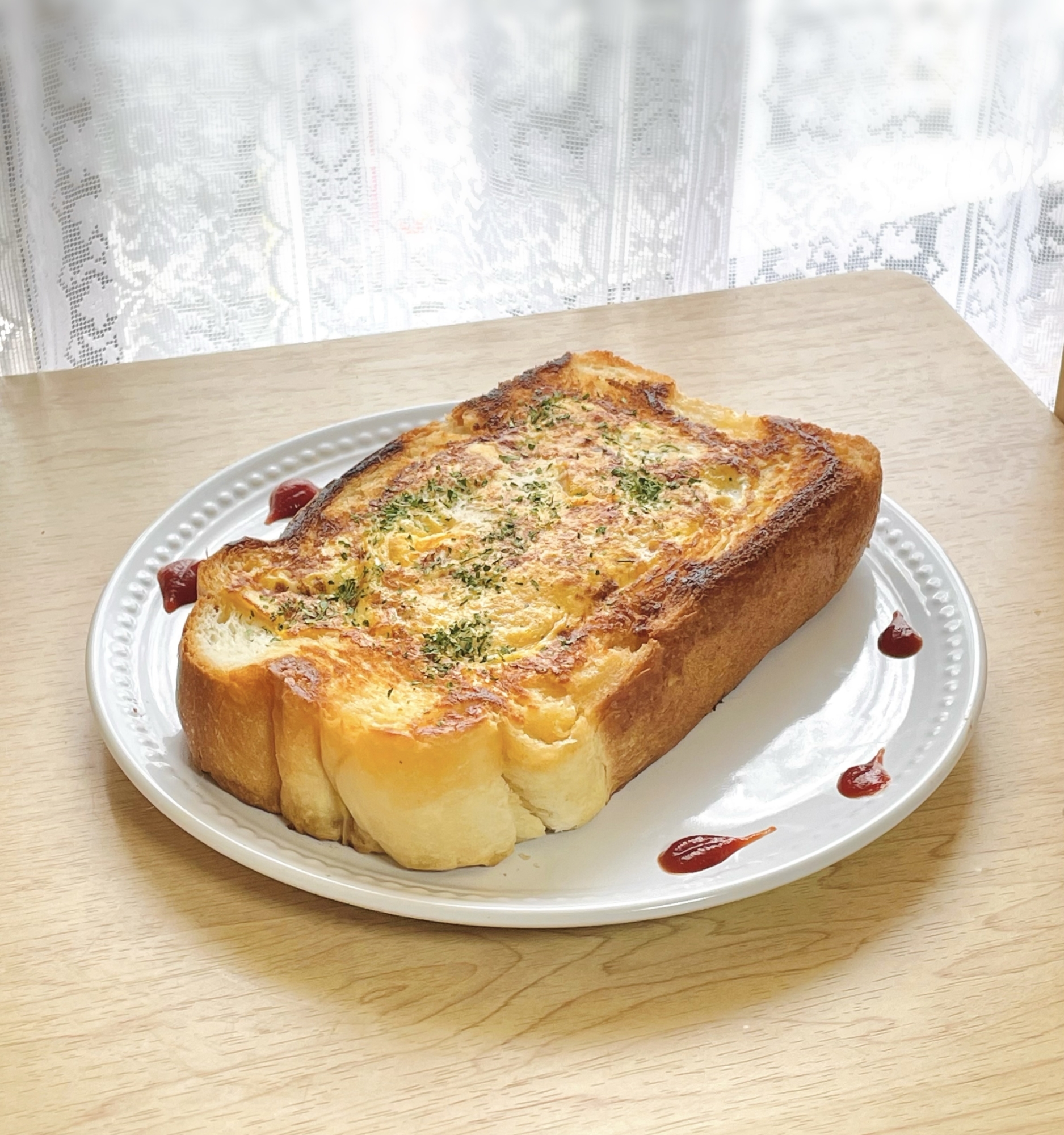 フライパンで作る…ハムエッグオープンサンド♡