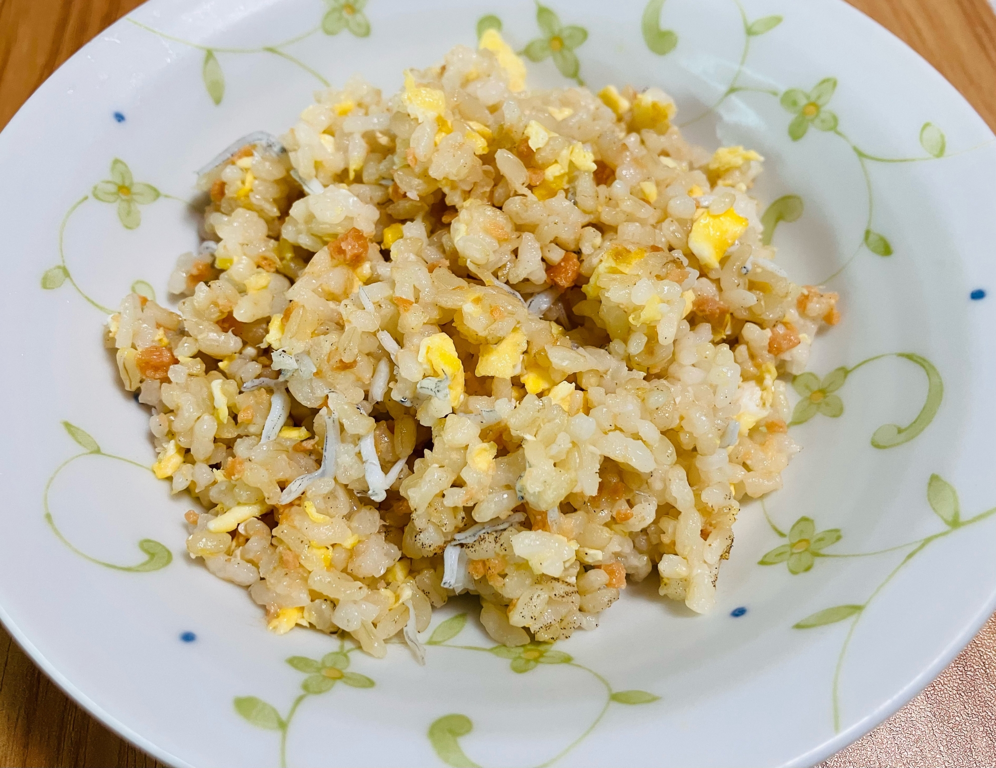 鮭フレークとじゃこの炒飯