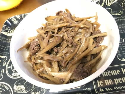 牛肉とごぼうでたっぷり作ったよ♡明日のお弁当にも入れるね！晩御飯には生姜のせていただくね(๑˃̵ᴗ˂̵)レシピありがとです♡