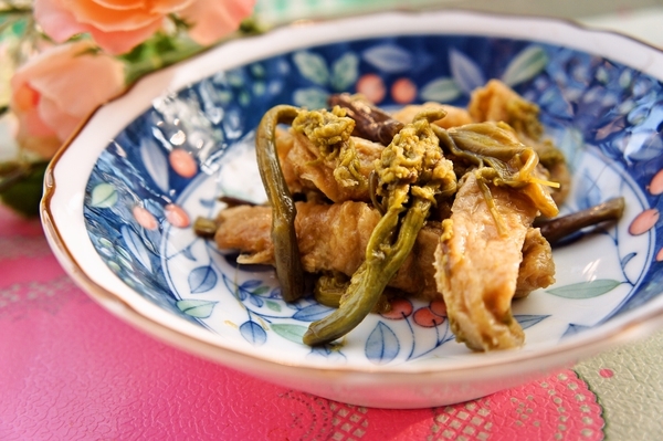 旬の味を愉しも♪ご飯がススムわらびと油揚げの炒め煮