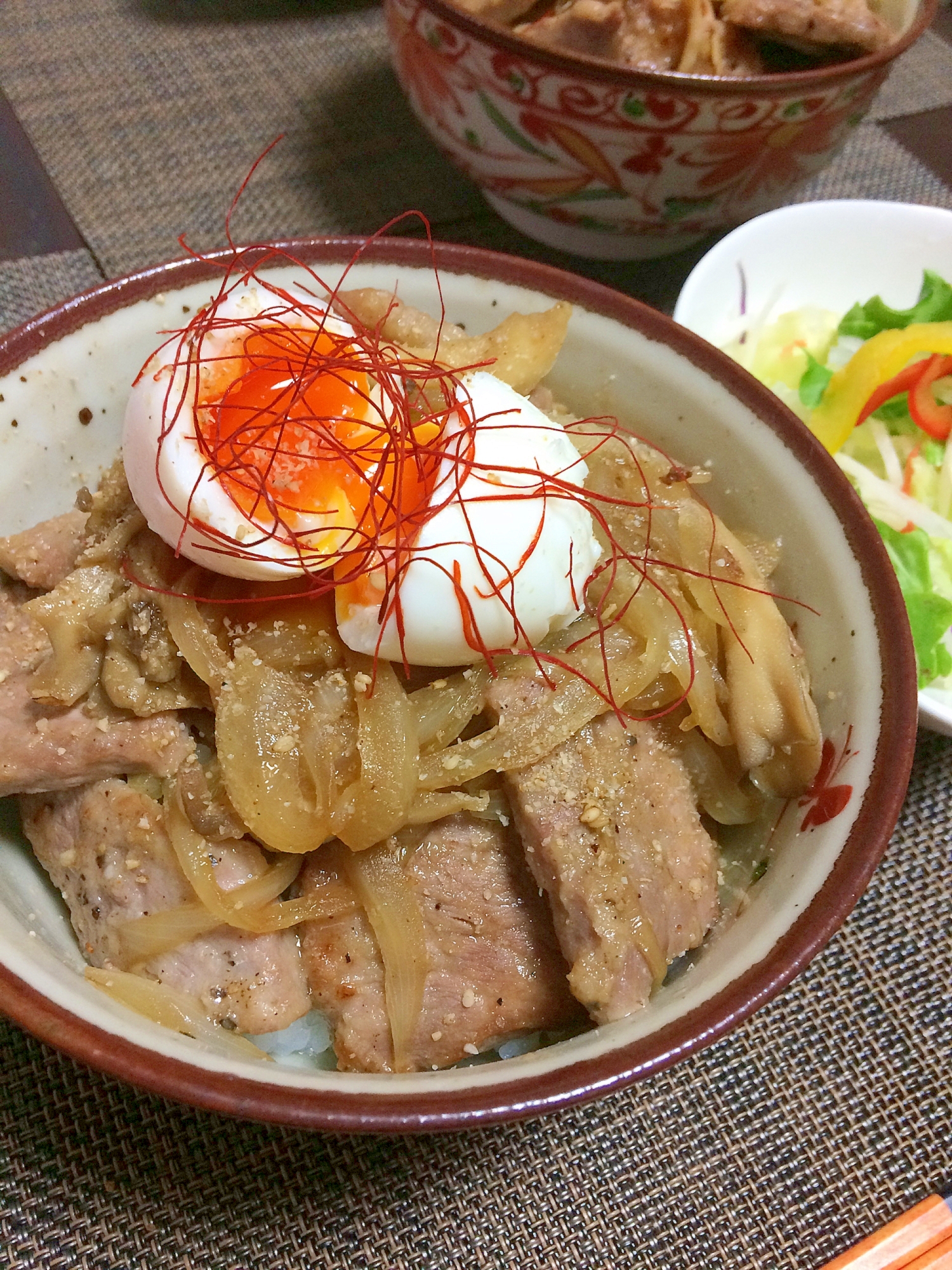 厚めのお肉で超柔らか　秘密の豚丼