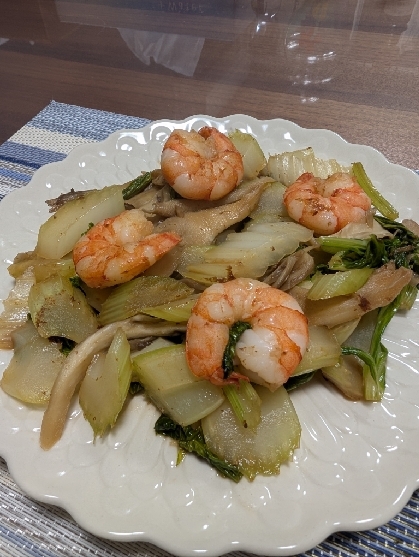 【主菜】食欲そそる彩り。海老とセロリの卵炒め