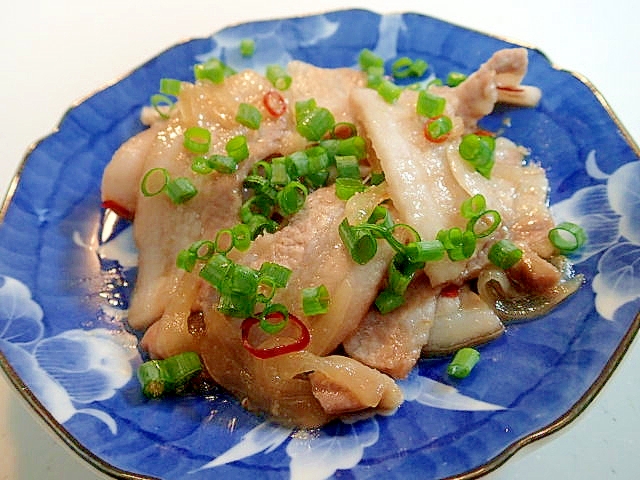 豚バラ肉と新玉ねぎの麺つゆ炒め