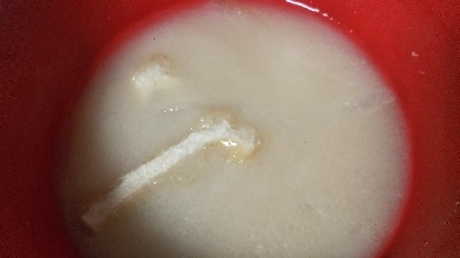 赤味噌で玉ねぎと油揚げの味噌汁