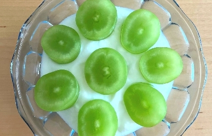 離乳食中期・シャインマスカットのホットヨーグルト