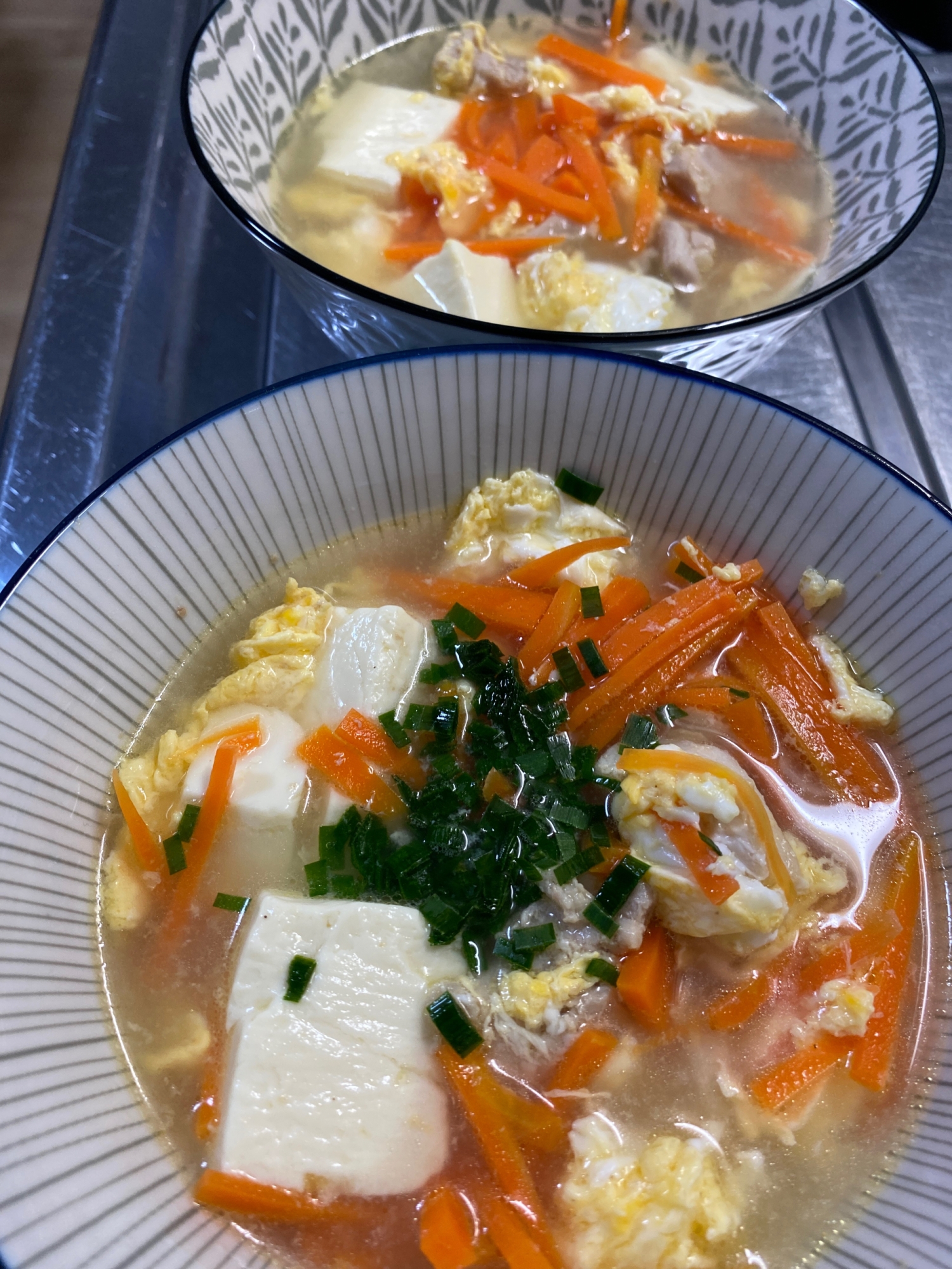 簡単☆鶏モモと豆腐と卵の鶏ガラ味スープ