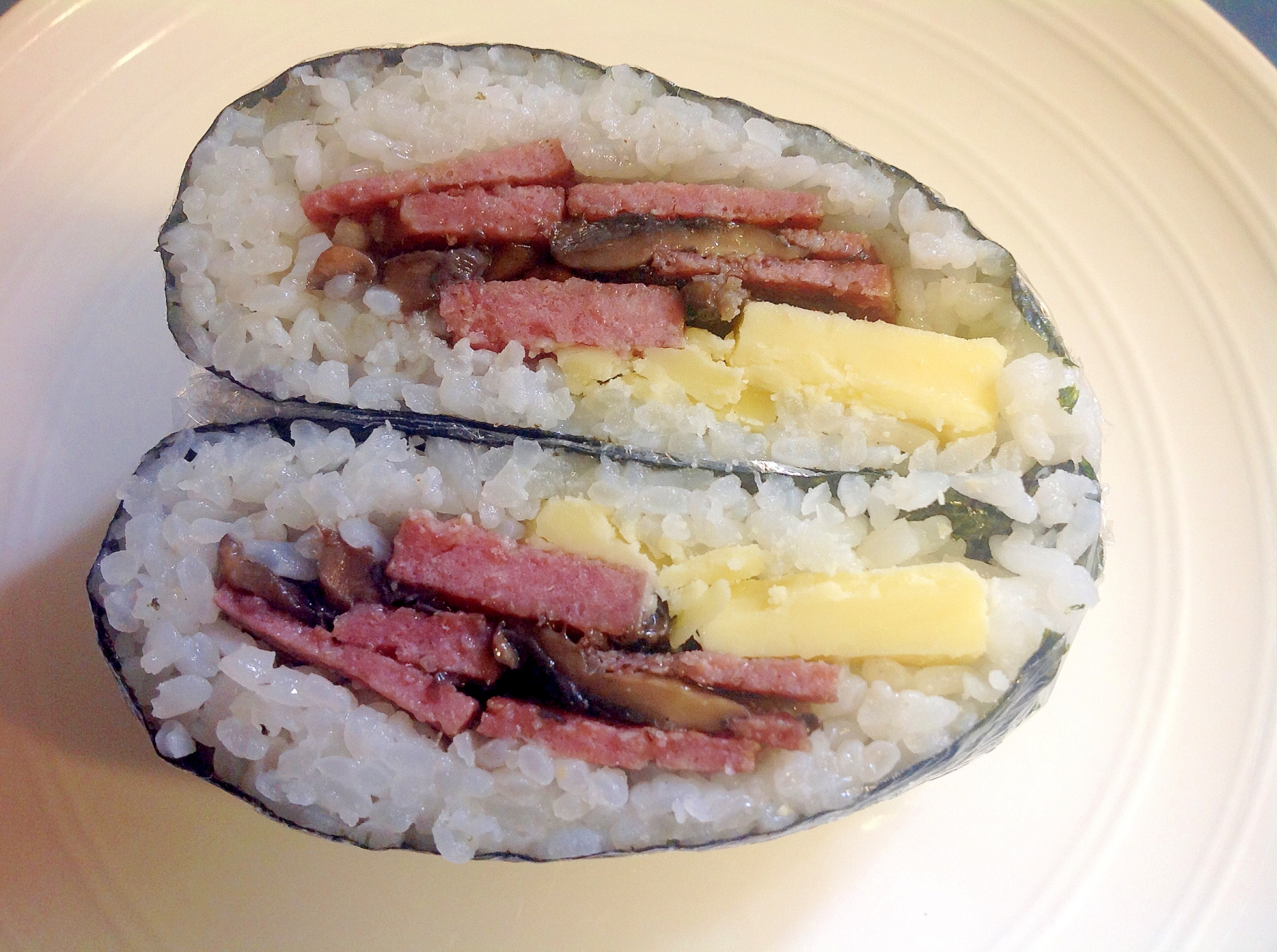 マッシュルームとサラミとチーズのおにぎらず レシピ 作り方 By Findus 楽天レシピ マッシュルームとサラミとチーズのおにぎらず レシピ 作り方 By Findus 楽天レシピ