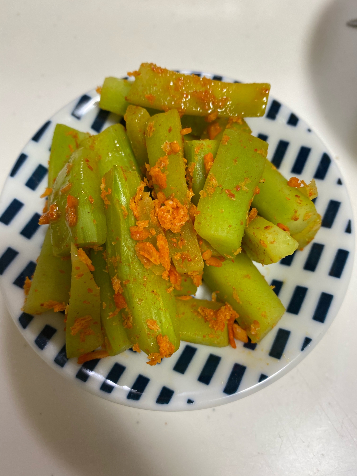 ブロッコリーの軸と食べるラー油の和え物