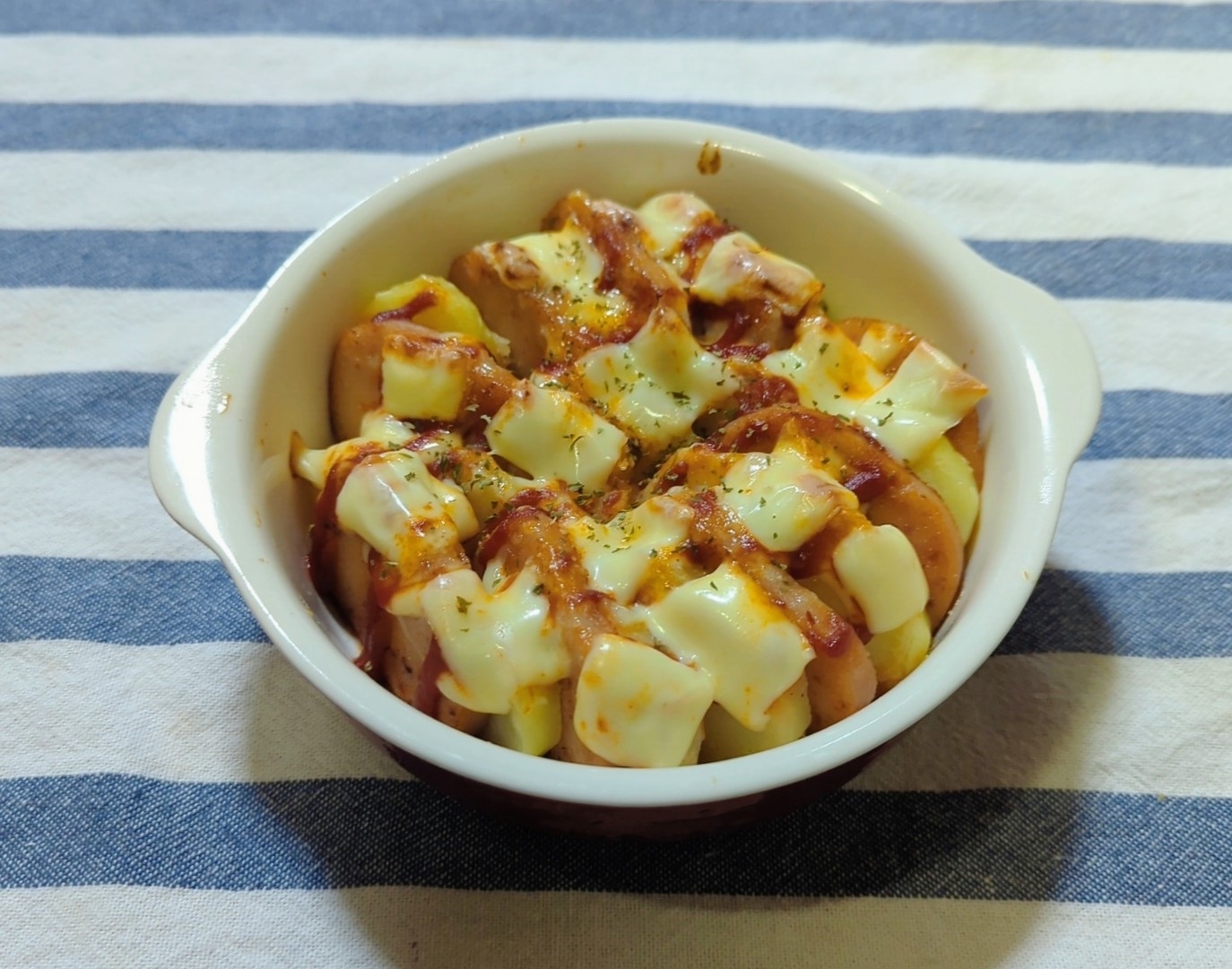 じゃがいもとベビーハムのチーズ焼き