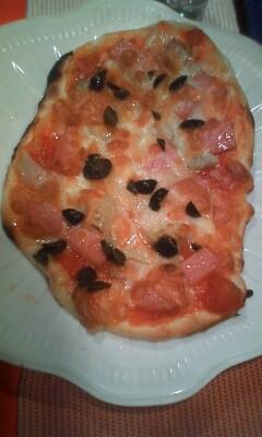 簡単 手作りピザ生地で トマトソースピザ レシピ 作り方 By Ochachasan 楽天レシピ