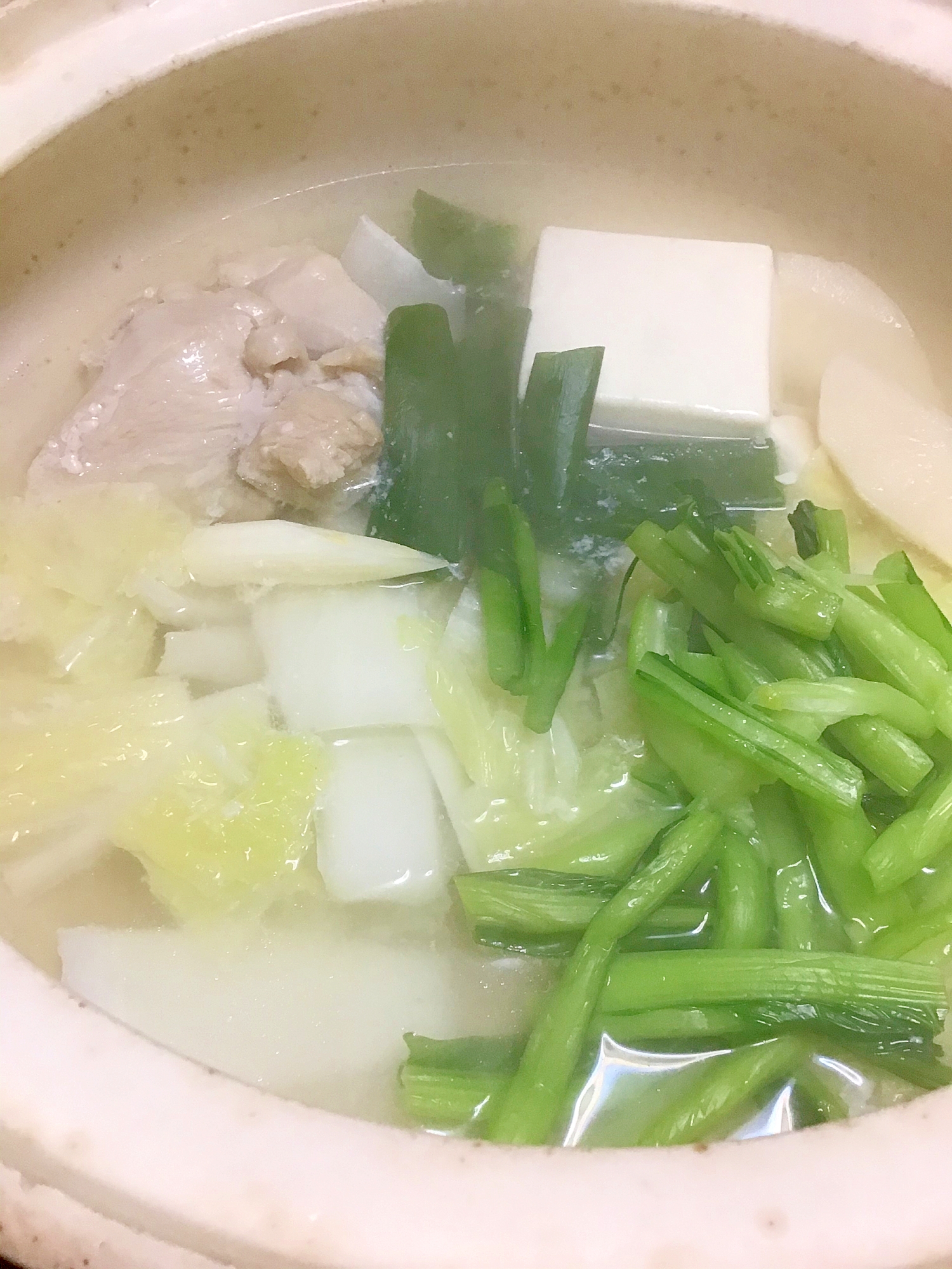 小松菜と鶏ムネと筍と白菜と豆腐の酒粕入り水炊き。