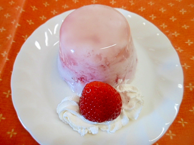 ピンクが可愛い☆いちご豆乳ゼリー☆