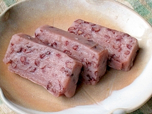 甘さ控えめ つぶあん入りのもちもちういろう