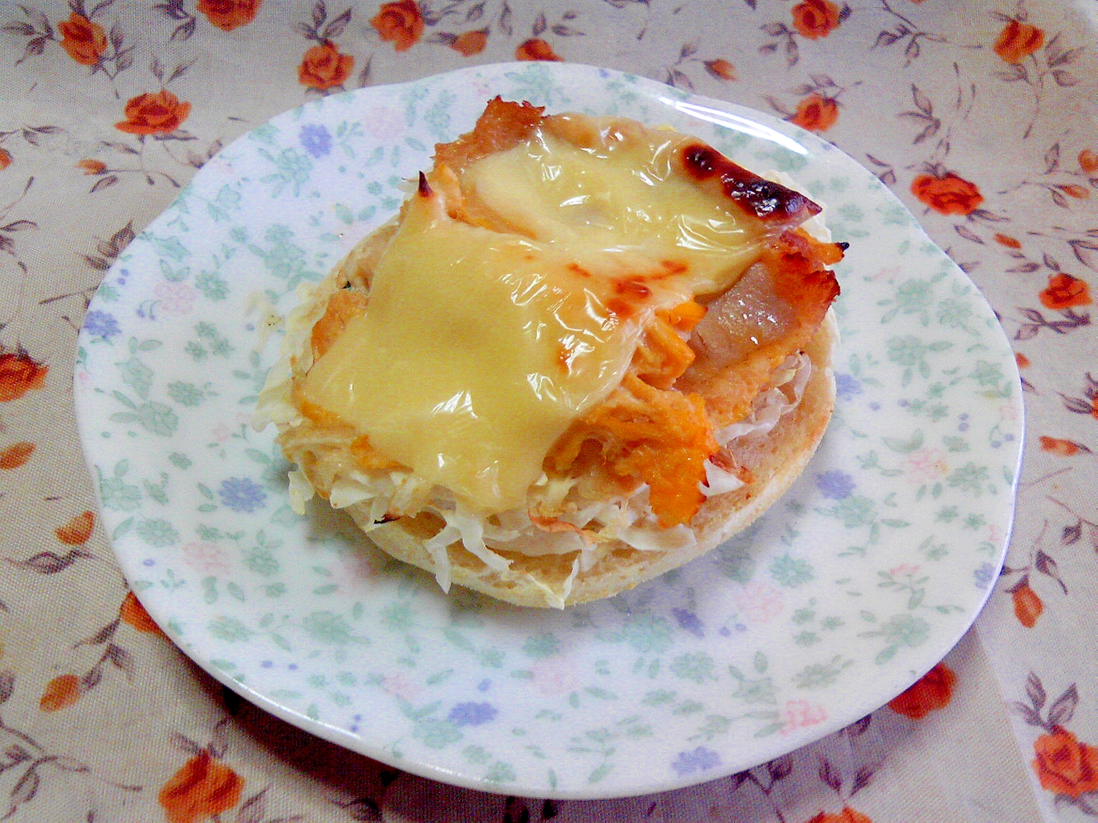 マフィン☆カツとチーズのオープンサンド