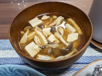 しめじ・玉ねぎ・厚揚げの味噌汁〜毎日味噌汁〜