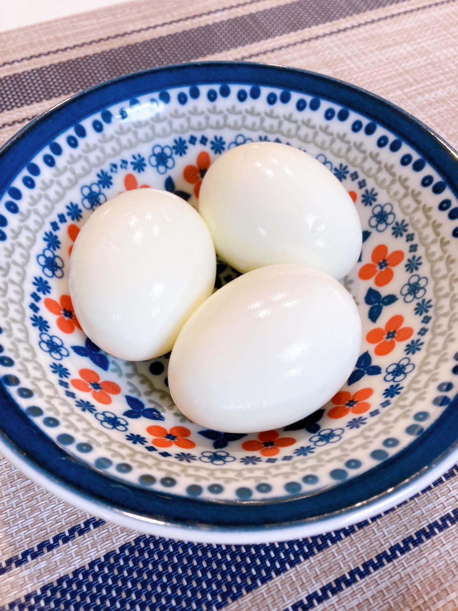 沸騰したら火を止め置いておくだけで簡単 ゆで卵 レシピ 作り方 By ちょこママ 楽天レシピ