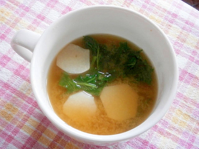 里芋・カブの葉・油揚げの味噌汁