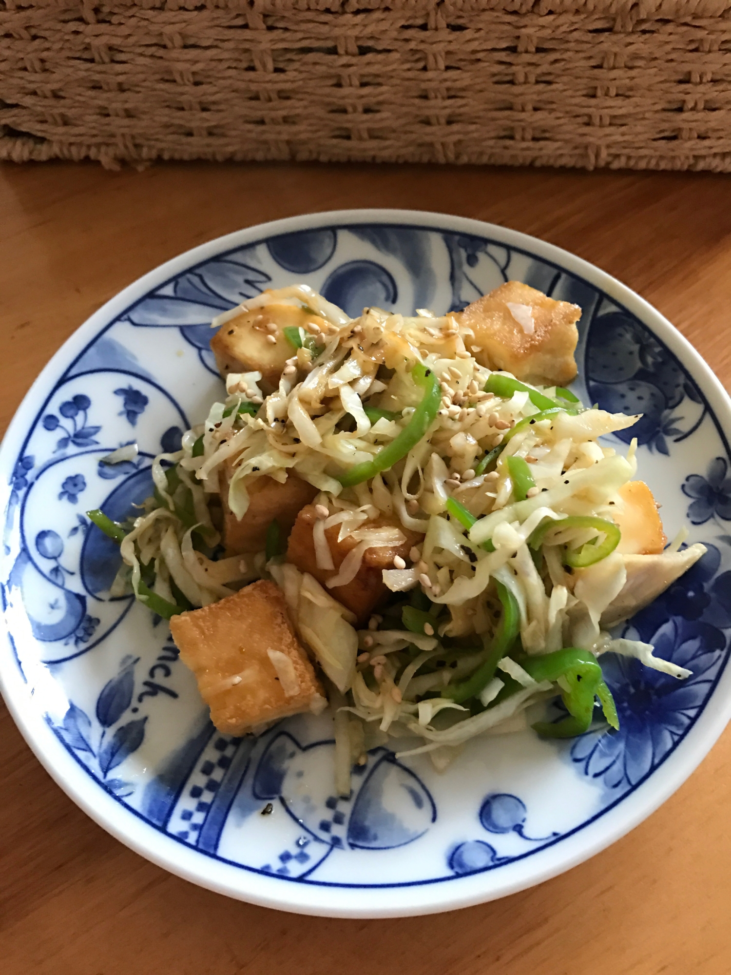 厚揚げと千切り野菜の焼き肉だれ炒め