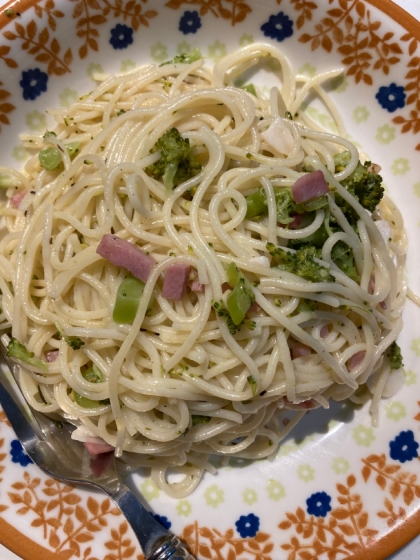 具だくさんのバター醤油パスタ