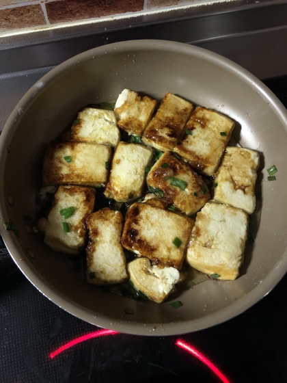 豆腐が余っていたので消費したくてこちらのレシピを作りました。味がしみしみでごはんが進みます。