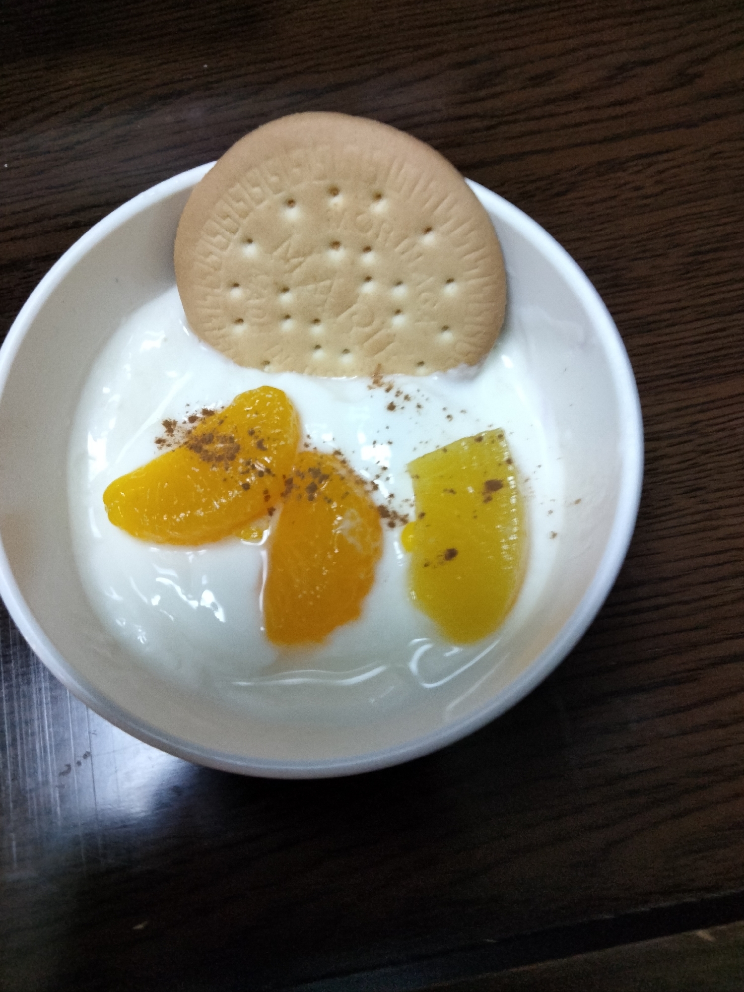 今日のヨーグルト♡缶詰フルーツ&ビスケット