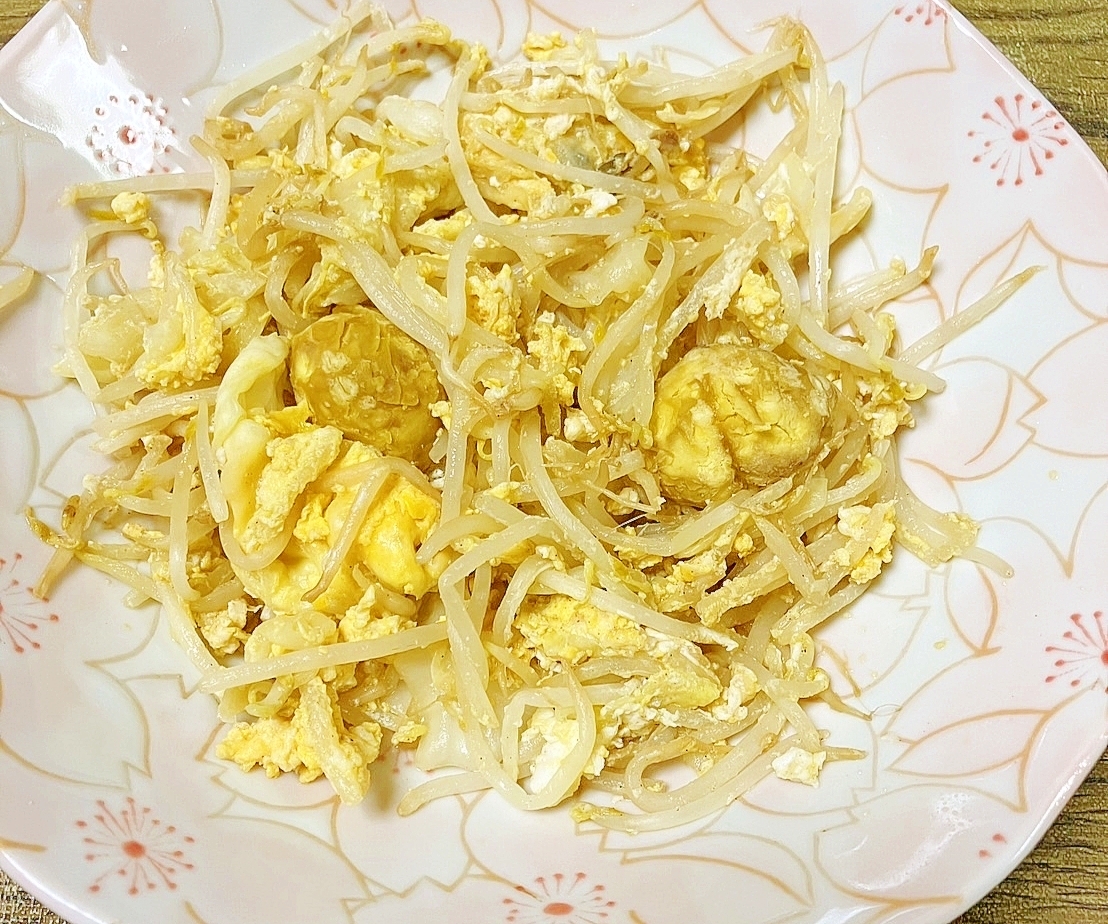 モヤシとキャベツと玉子と茹で栗の鶏ガラ醤油煮