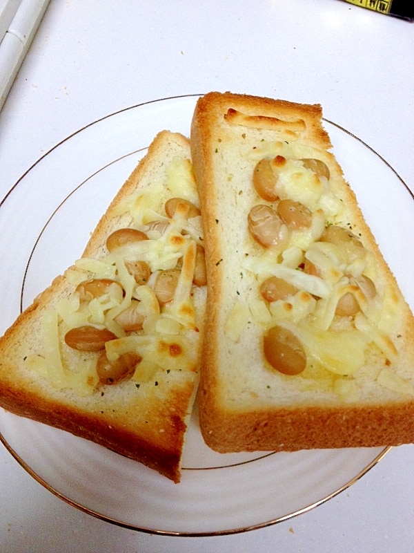 ホクホク蒸し大豆のチーズトースト レシピ・作り方 by ☆とっこ - 楽天
