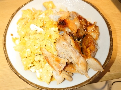 照り焼きチキンリメイク　チキンと卵の2色丼