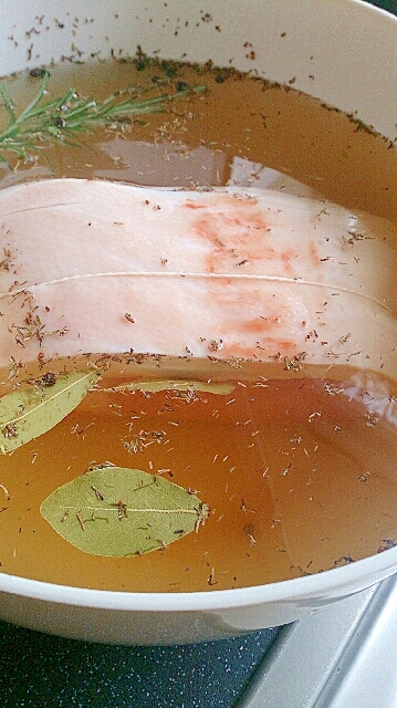 豚塊肉の塩水漬け、下処理の仕方
