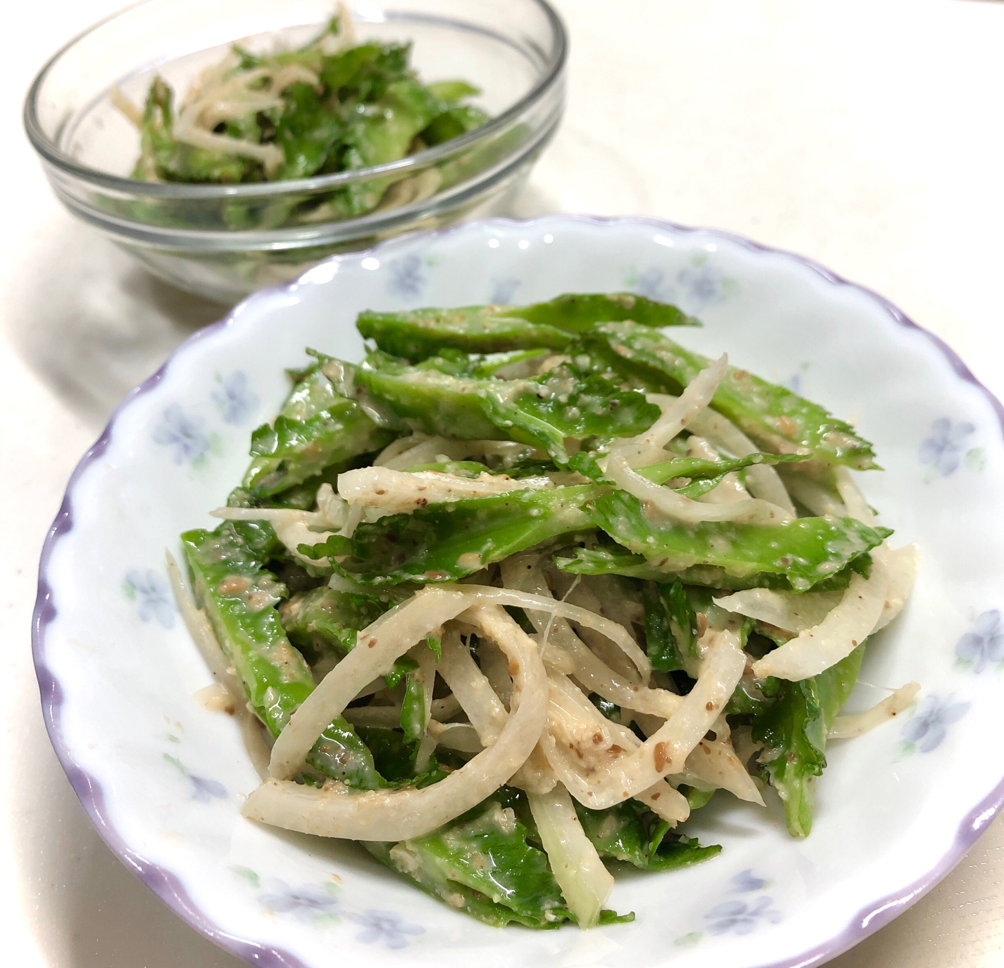 うりずん豆と玉ねぎの胡麻ドレッシングあえ