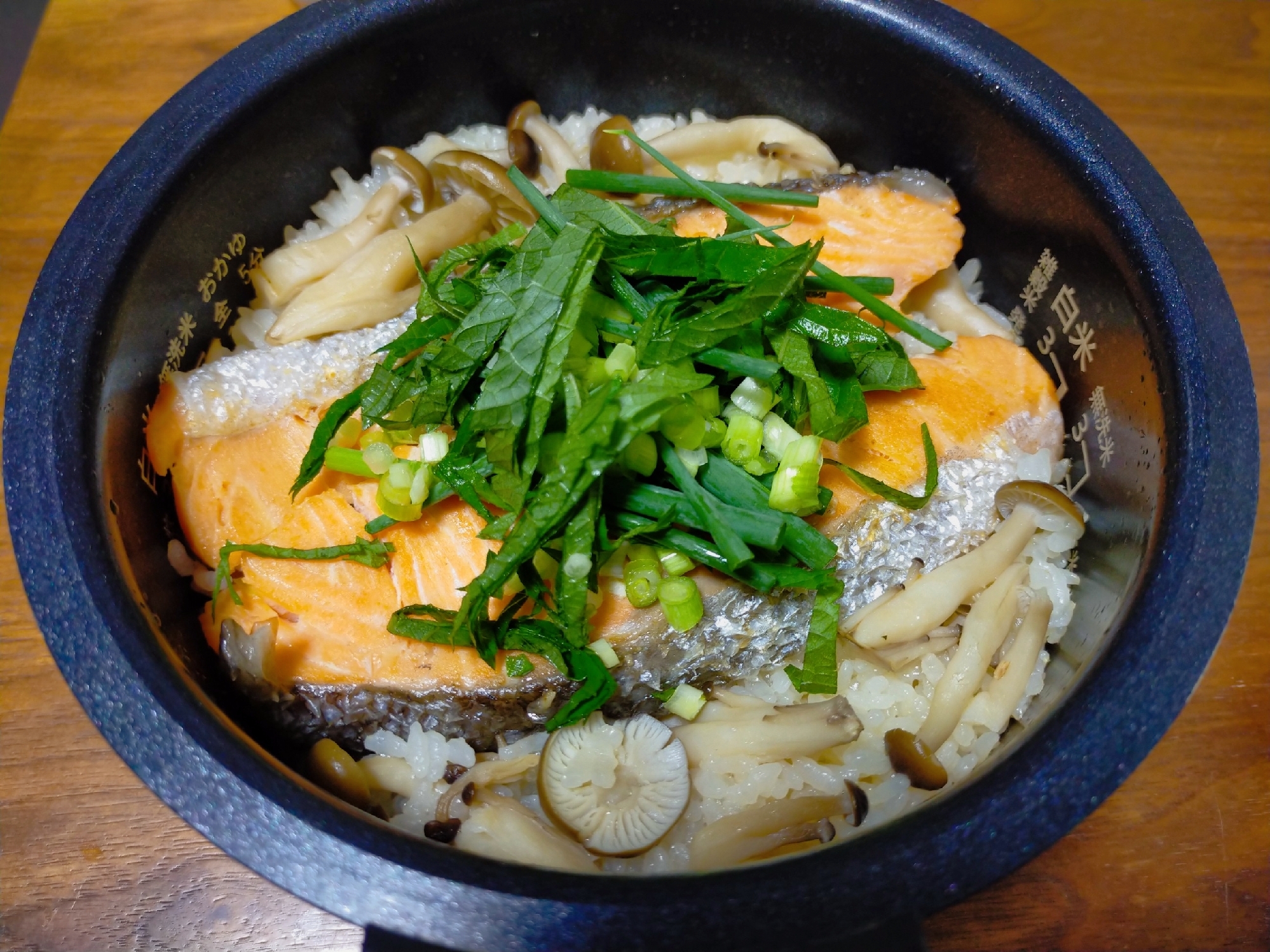 簡単おいしい！鮭と薬味の混ぜご飯