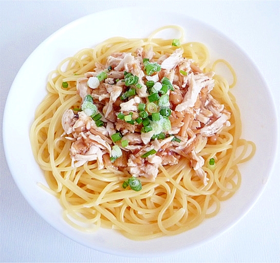 なめ茸と鶏ささみの梅肉パスタ