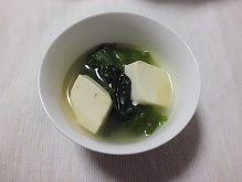 簡単豆腐とレタスの生姜あんスープ