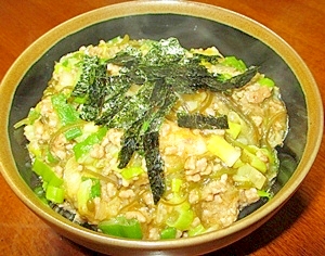 餅入りネバネバそぼろ丼