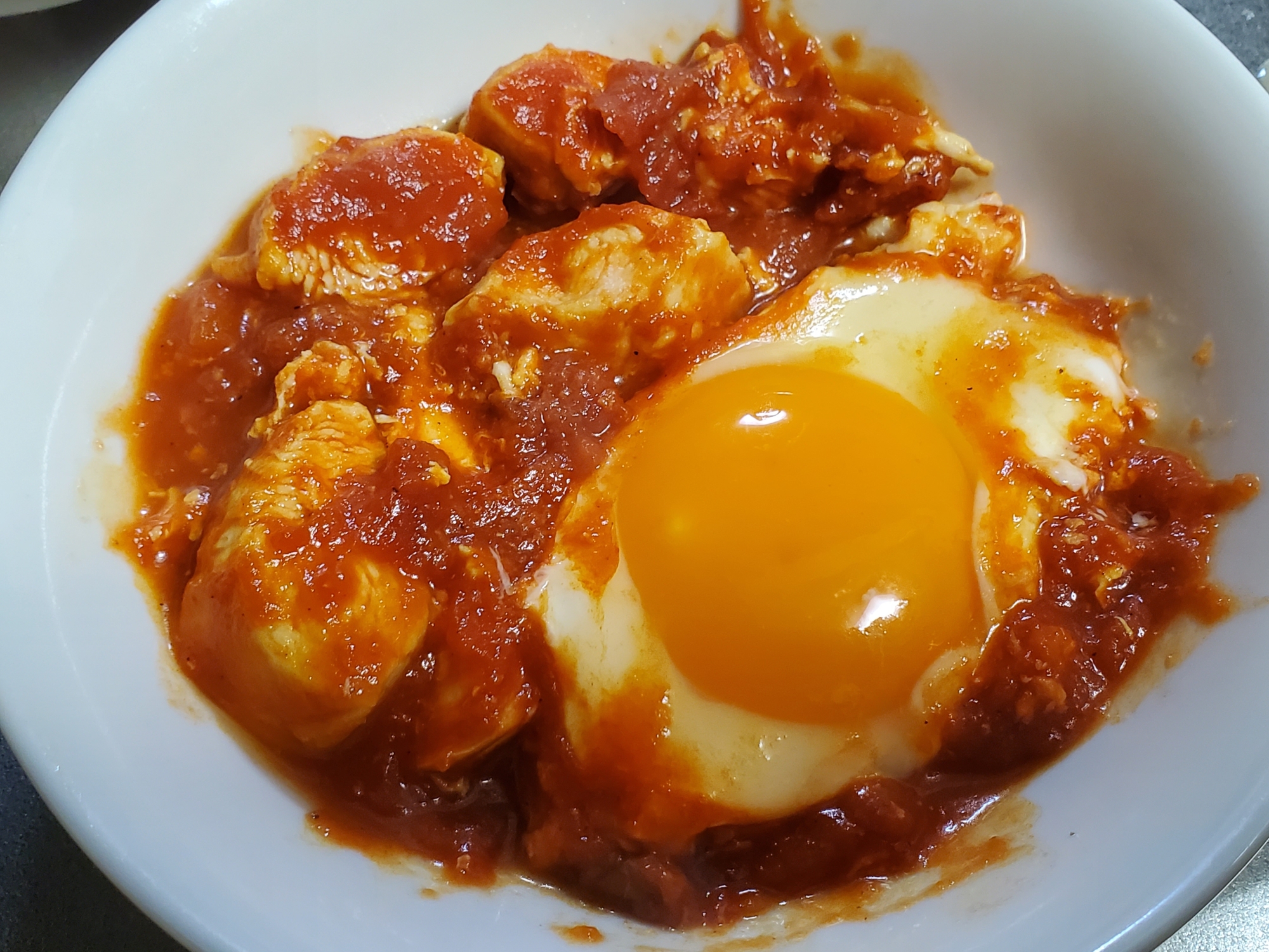 鶏肉と卵のトマト煮