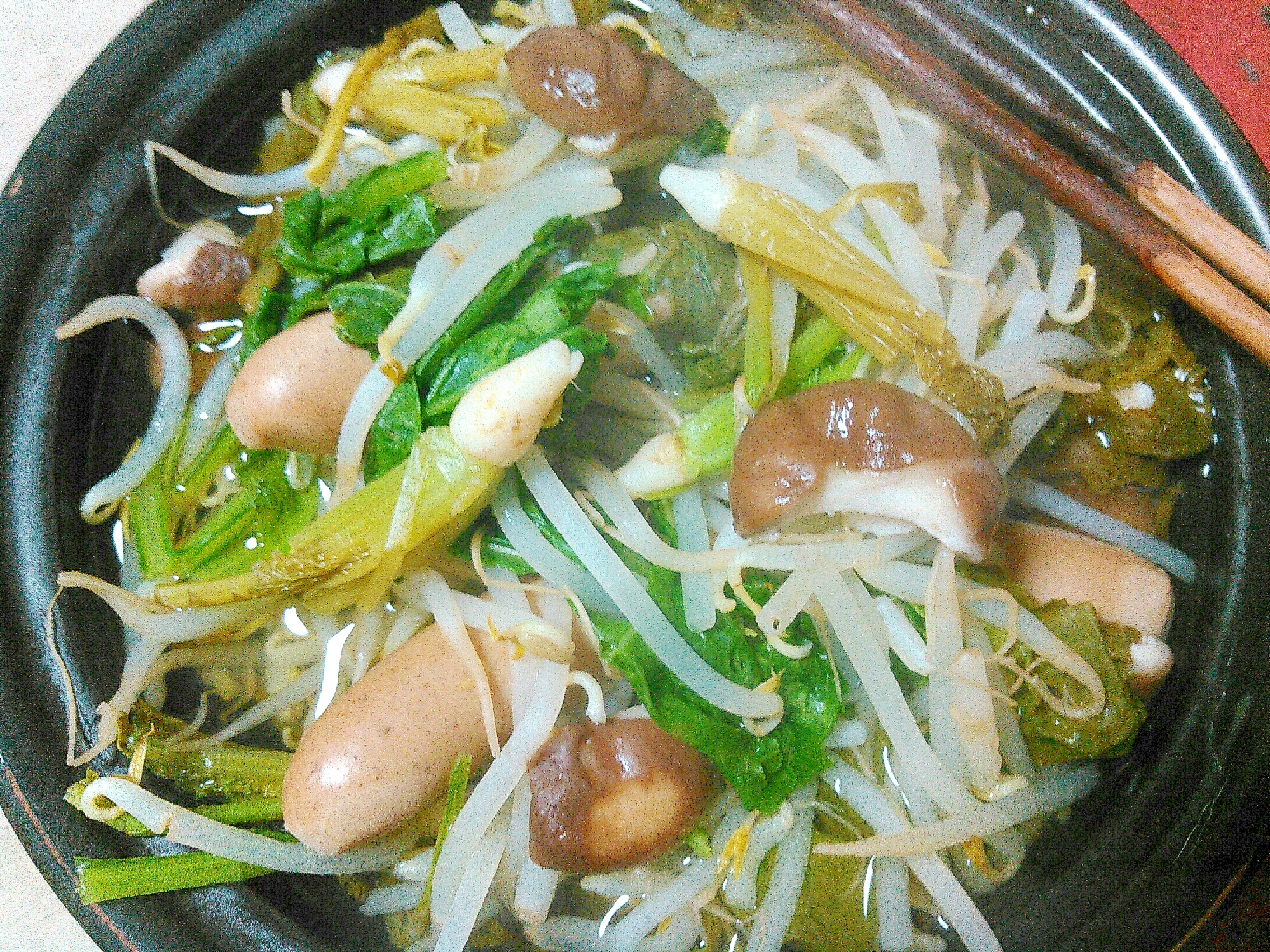間引き菜と椎茸もやしソーセージのスープ煮