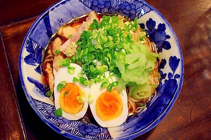 温麺の冷やしぶっかけ＊茹で鶏と茹で卵のっけ