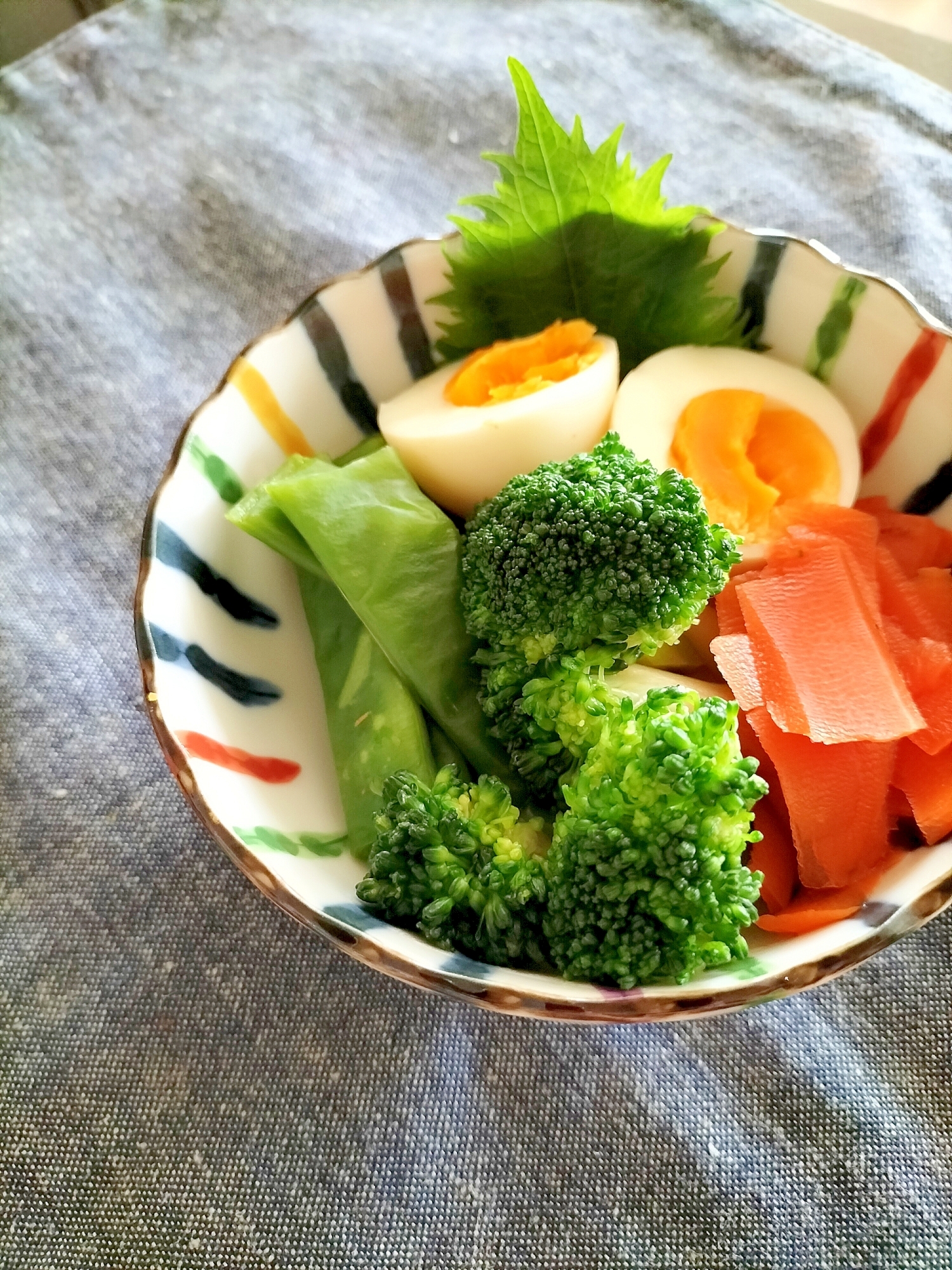 ゆで卵とにんじんの青野菜煮♩(中高年の春お弁当にも