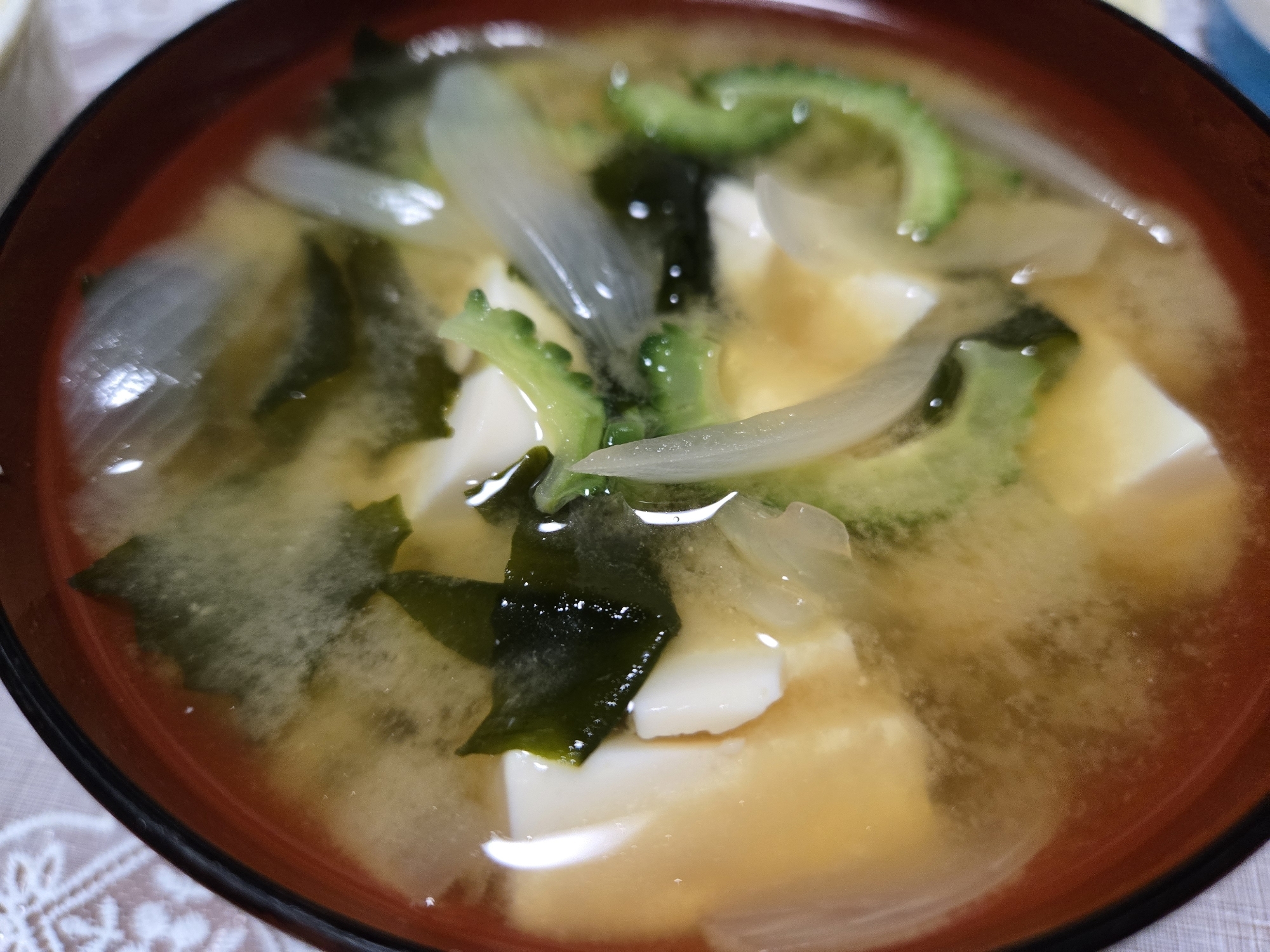 豆腐とわかめとゴーヤの味噌汁