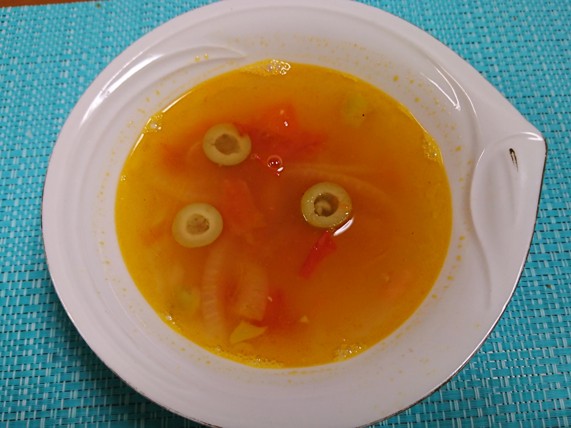 トマトとオリーブのスープ