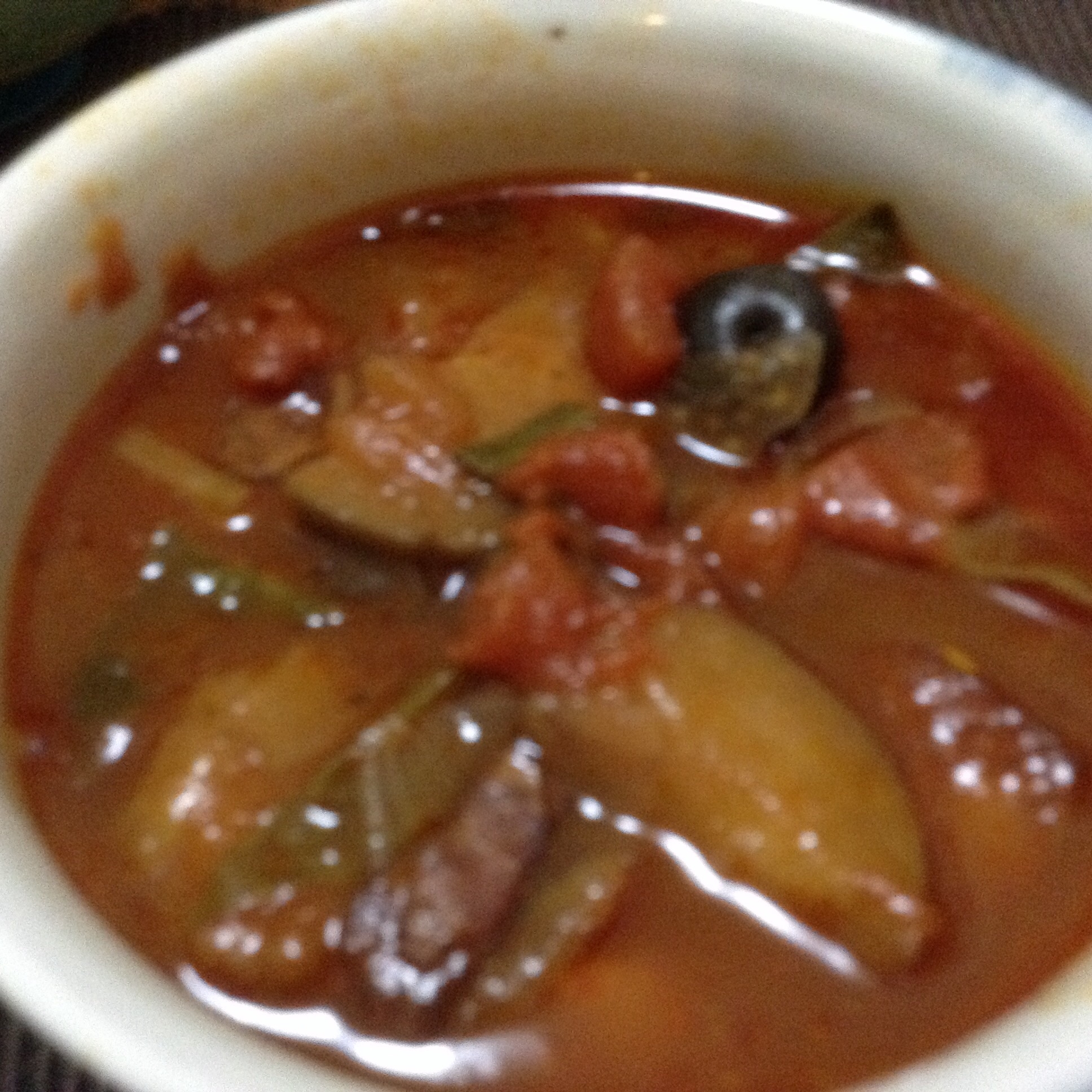 黒オリーブとトマトの野菜たっぷりのスープ
