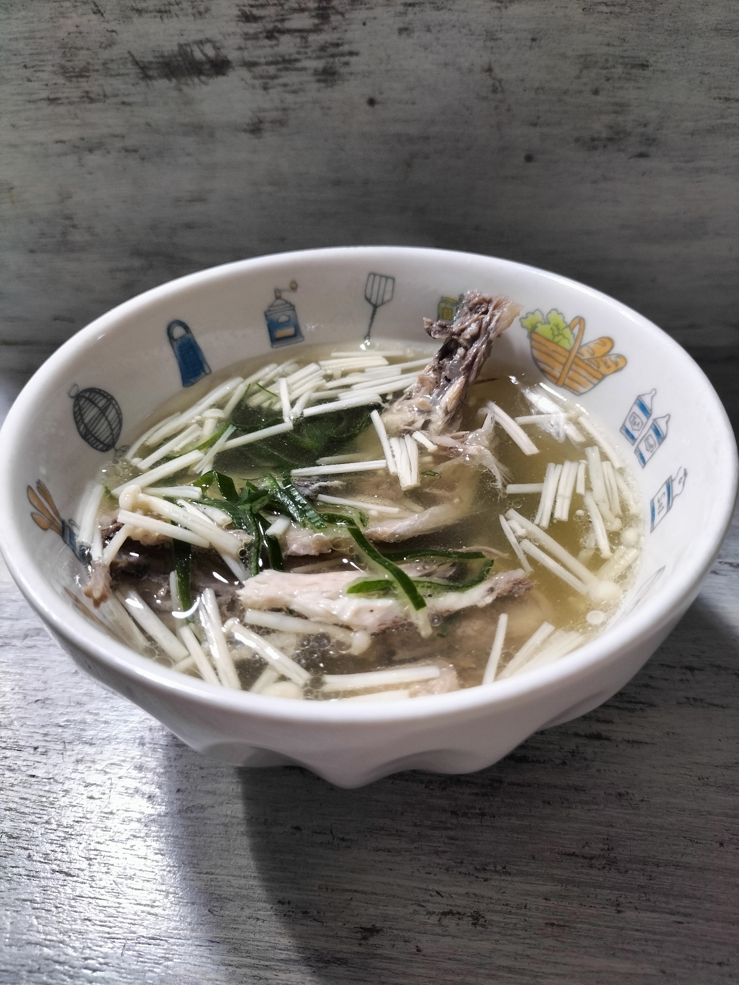 お刺し身を作った後の骨で❢旨みいっぱいえのきスープ