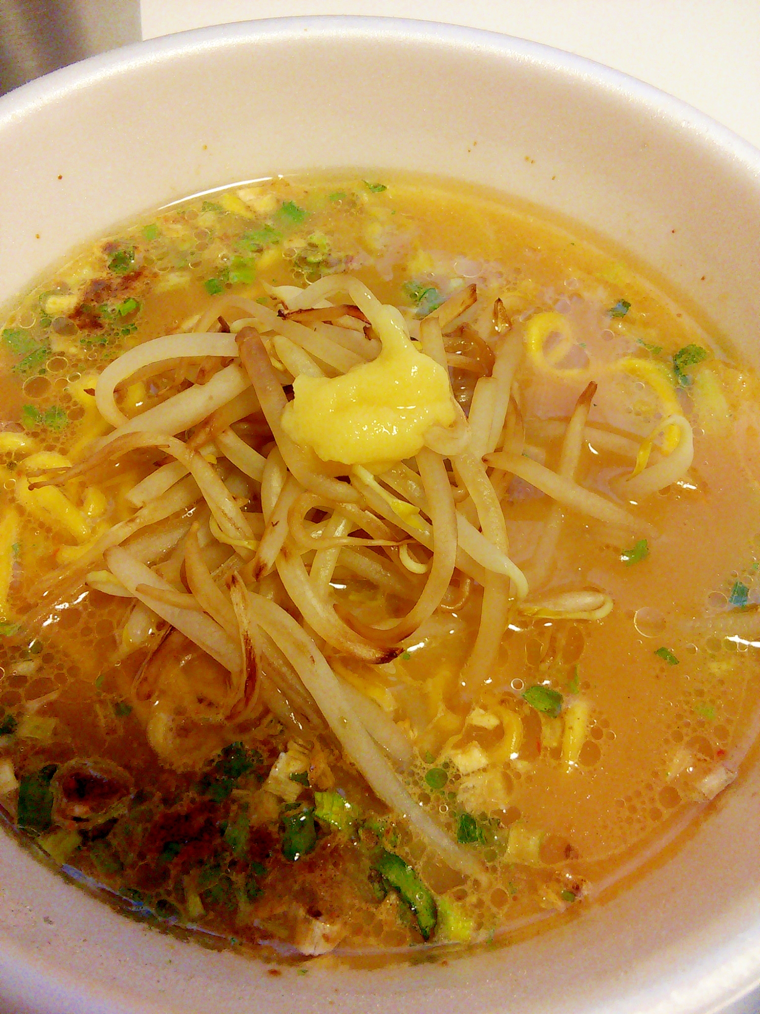 カップめんアレンジ☆こがしもやし入りみそラーメン☆