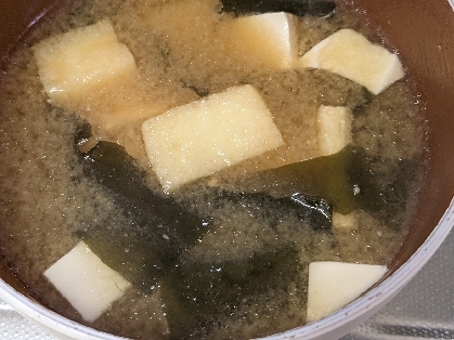 絹ごし豆腐・生わかめ・油揚げの液体みそ味噌汁