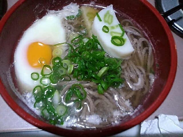 鶏ガラとレモン汁でさっぱり温蕎麦