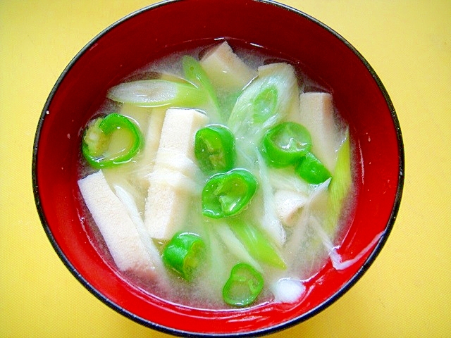 高野豆腐と長ネギ万願寺唐辛子の味噌汁